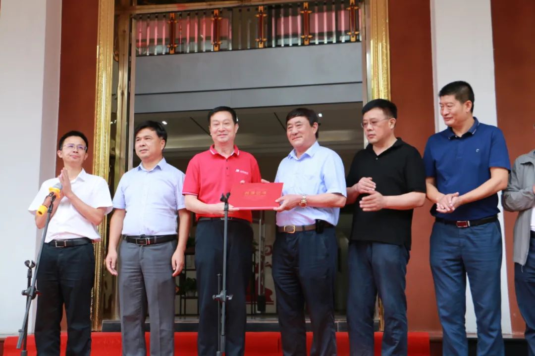 鄱阳中学加西亚图书馆隆重开馆!