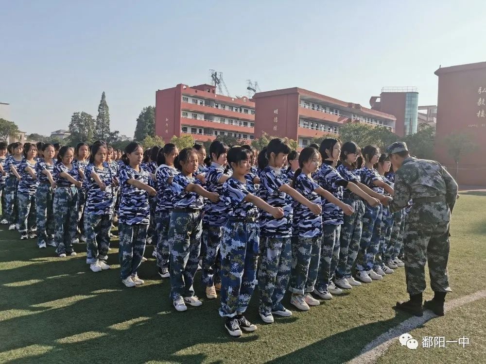 激情飞扬不负韶华飒爽英姿致敬青春记鄱阳一中2020级高一新生入学军训